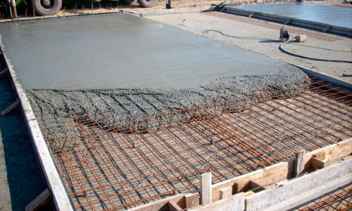 Заливка плитного фундамента бетоном